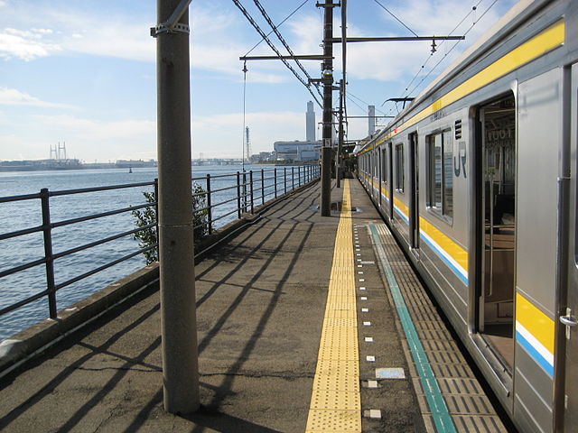 640px-Umishibaura_Station_Platform